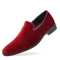 Eleganti mocassini da uomo in velluto rosso con comodo design slip-on e suola nera - 39 / Rosso
