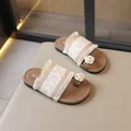 Elegante böhmische flache Sandalen gewebt mit Fransen und Kamelienblüten-Detail in Braun - Größe 23 (16.5cm) / Weiß