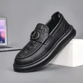 Mocassin chic en cuir noir avec motif crocodile et boucle métallique élégante - 38 / Noir