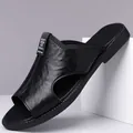 Sandalo da spiaggia casual nero da uomo con tomaia in pelle morbida e suola antiscivolo - 45 / Nero