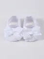 Detailansicht weißer Baby-Spitzenschuhe aus Spitze mit großen Ripsband-Schleifen - Weiß (25301)