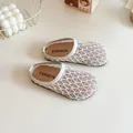 Zuecos estilo Birkenstock de malla transpirable para niñas en color crema suave - Talla 23 / Blanco Roto