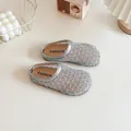 Mules de malla transpirable para niñas con suela blanda y estampado moda plateado - Talla 23 (Longitud interior aprox. 14,5 cm) / Plateado