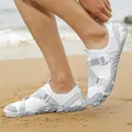 Scarpe da scoglio bianche in rete traspirante con cinturini grigi per mare e nuoto - 25 / Bianco