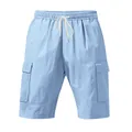 Vista dettagliata dei pantaloncini cargo da uomo in lino azzurro traspirante con cordino. - Azzurro