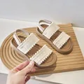 Kinder-Sandalen im Retro-Ethno-Stil mit weichen Sohlen und cremefarbenen Strickriemen. - Gebrochenes Weiß