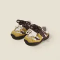Zapatillas retro para bebé en amarillo y marrón con suelas de goma antideslizantes - Talla 16 / 12,0cm Interior / Amarillo