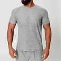Schnelltrocknendes graues Kurzarm-Sportshirt und passende Shorts für Herren im Set - Hellgrau