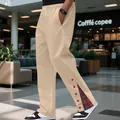 Dettaglio dei pantaloni beige da uomo con orlo a spacco e inserto in tessuto scozzese - Kaki