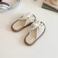 Zapatillas de princesa beige para niña con lazo de encaje blanco y perlas elegantes - Talla 21: 13.5cm / Blanco Roto