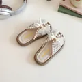 Zapatillas rosas para niñas con lazo y detalles de perlas - Talla 21: 13.5cm / Rosa