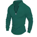 Détail du t-shirt de sport pour homme avec col zippé et manches plissées. - Vert Foncé