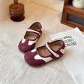 Elegantes zapatos planos Mary Jane en granate y blanco con puntera dividida - Talla 23 (15cm) / Burdeos