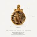 Pendaglio moneta in acciaio inox dorato con incisione vintage e dimensioni - Ciondolo Ritratto di Donna