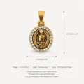 Elegante pendente ovale in acciaio inossidabile placcato oro PVD con cristalli e rilievo - Ciondolo Ovale