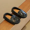 Klassische schwarze Kinder-Loafer aus Leder mit Quasten und handgenähten Details - Schwarz