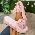 Sandalias de plataforma rosas para mujer con lazo grande y textura brillante de playa - Rosa