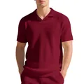 Gros plan du polo bordeaux en maille gaufrée pour hommes avec col ouvert élégant - S / Hauts / Bordeaux