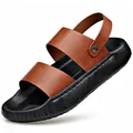 Leichte Herren-Freizeitsandalen mit braunen Lederriemen und einer dicken schwarzen Schaumsohle - 38 / Braun
