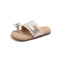 Elegantes sandalias plateadas para niña con bordes de encaje y mariposa de strass - Talla 24 (Longitud 15.5) / Champán