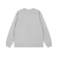 Detalle de una camiseta de manga larga de algodón gris claro con puños de canalé y cuello - Gris Mezcla