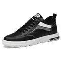 Sneakers da uomo con zeppa interna nera e suola bianca spessa stile casual sportivo - Nero