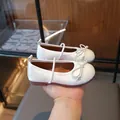 White patent leather girls Mary Janes with an adorable bow accent for toddlers - Size 23 Inner Length 14cm / Off White
