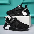 Atmungsaktive Mesh-Laufschuhe für Jungen in Schwarz mit Klettverschluss und weißen Akzenten - Schwarz Weiß