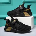 Atmungsaktive schwarz-goldene Jungen-Sportschuhe mit Mesh-Obermaterial und Klettverschluss. - Schwarz & Gold