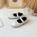 Süße weiße Mary Jane Schuhe für Mädchen mit Schleife und verstellbarem Riemen - Größe 26 (Innenlänge 16.2cm) / Gebrochenes Weiß