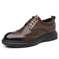 Κλασικά καφέ ανδρικά παπούτσια Brogue με κομψό διάτρητο σχέδιο σε λευκό φόντο - Καφέ Διάτρητο / 38