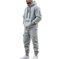 Schwerer grauer Fleece-Trainingsanzug für Herren mit Hoodie und Cargo-Jogginghose - M / Oberteil und Hose / Hellgrau