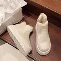 Off-white platform snow boots with warm faux fur lining - 36 / Off White
