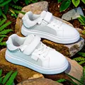 Μοντέρνα λευκά παιδικά sneakers με πλατφόρμα, αναπνεύσιμο πλέγμα και διακοσμητική αλυσίδα - 28 / Λευκό