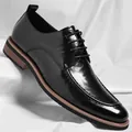 Scarpe Oxford classiche da uomo in pelle lucida nera con punta a punta e suola marrone - 37 / Nero