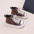 Vue détaillée des baskets montantes en daim marron pour enfants avec zip latéral - 26 / Marron