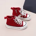 Vue détaillée des baskets montantes rouges pour enfants avec zip et semelle blanche - 26 / Rouge