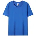 Dettaglio di una t-shirt girocollo blu reale vibrante con trama di tessuto liscia - Taglia S / Top / Blu zaffiro