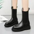 Stijlvolle zwarte dames Chelsea boots met platformzool en modern rond neusontwerp tot halverwege - 38 / Zwart Halfhoog (Dikke Katoenen Voering)