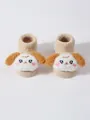 Vista detallada de calcetines de suelo cálidos para bebé con lindo diseño de cachorro de peluche - Beige (JC227)