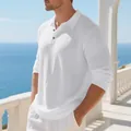 Detailansicht eines weißen Langarm-Poloshirts für Herren aus atmungsaktivem Stoff - S / Oberteile / Weiß