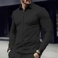 Detailopname van zwart heren poloshirt met wafelstructuur en lange mouwen met rits - S / Tops / Zwart