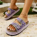 Detalle de sandalias de plataforma moradas con pedrería y suelas de cuerda trenzada - 38 / Violeta (Variante 2)