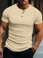Vue détaillée d'un t-shirt Henley en maille côtelée beige pour homme avec coupe ajustée - Kaki
