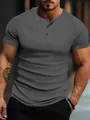 Gros plan du t-shirt Henley gris à manches courtes en maille côtelée avec boutons - Gris foncé