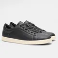 Vista laterale dettagliata di sneaker classiche nere da uomo con suola color crema comoda. - 40 / Nero (KD4271)