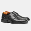 Vista laterale dettagliata di scarpe business da uomo nere con trama a coccodrillo - Motivo a Coccodrillo (KD6271)