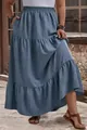 Vue détaillée d'une jupe longue bleue à volants avec tissu texturé et taille élastique. - XL / Aqua