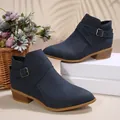 Elegante dunkelblaue Stiefeletten mit spitzer Kappe, Schnalle und bequemem Blockabsatz - 36 / Dunkelblau