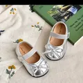 Glänzende silberne Prinzessinenschuhe für Kleinkinder mit Schleife und weicher Sohle - 15 / Silber